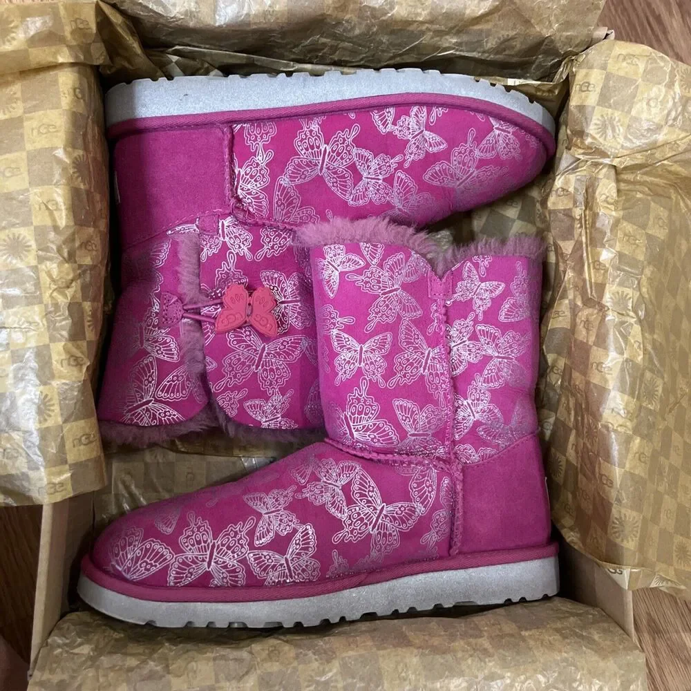 Womens UGG Boots K Bailey Button Butterfly Raspberry & Silver RSPS Sz 6 Fits 7.5 - Picture 13 of 16